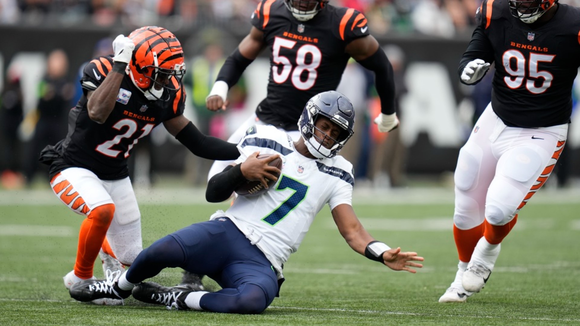 The close loss snapped the Seahawks' three-game winning streak.